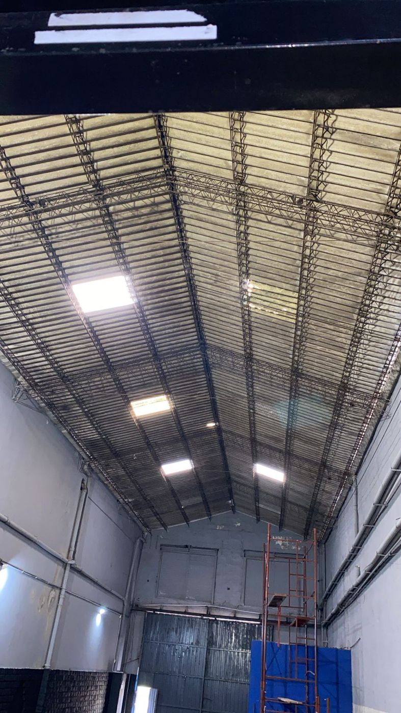 Andamios: Pintura del techo y la estructura.